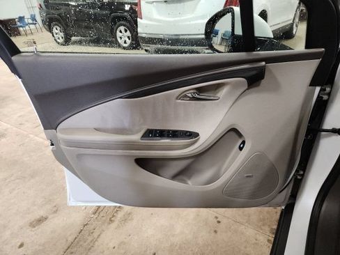 Used 2015 Chevrolet Volt Premium w/ Premium Trim Package FWD image 22
