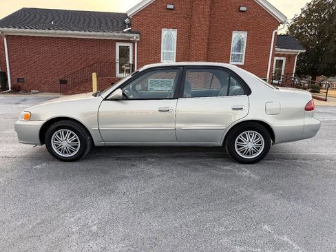 Used 2001 Toyota Corolla LE image 8
