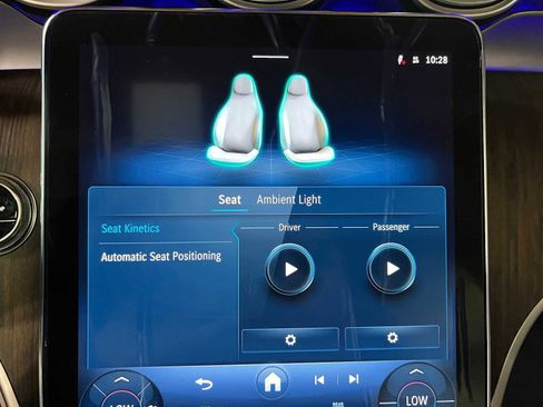 Used 2025 Mercedes-Benz GLC 300 4MATIC image 26
