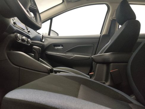 Used 2025 Nissan Versa SV FWD image 17