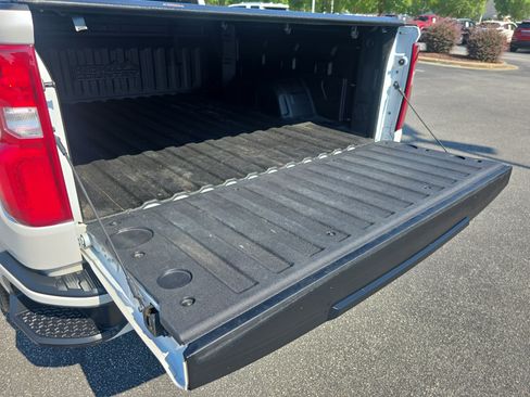 Used 2020 Chevrolet Silverado 1500 High Country w/ Technology Package AWD/4WD image 12