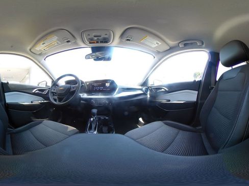 Used 2025 Chevrolet Trax LT FWD image 42