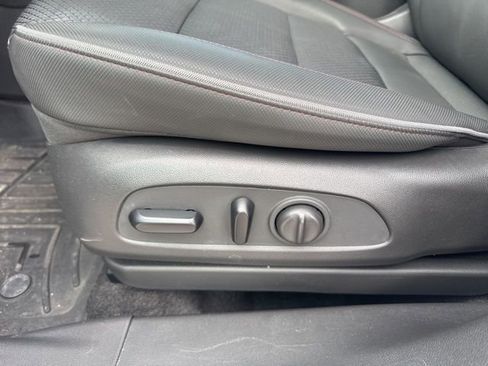 Used 2023 Chevrolet TrailBlazer RS w/ Sun and Liftgate Package image 23