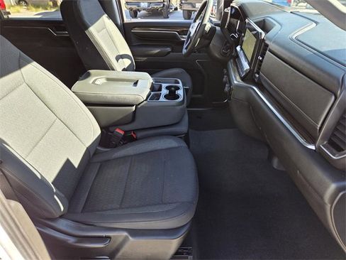 Used 2024 Chevrolet Silverado 2500 LT w/ Convenience Package image 15