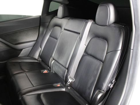 Used 2021 Tesla Model Y Long Range image 24