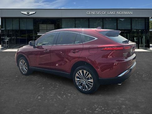 Used 2022 Toyota Venza XLE AWD/4WD image 6