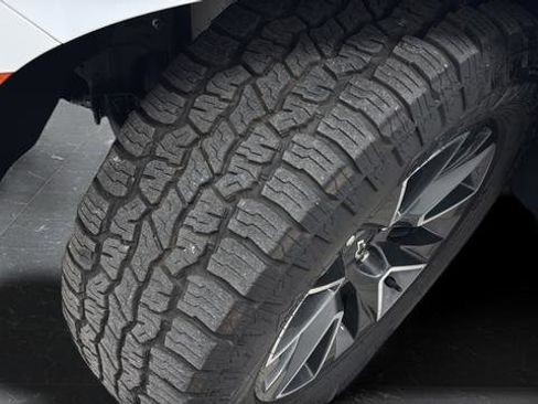 Used 2022 Chevrolet Suburban Z71 w/ Z71 Off-Road Package image 39