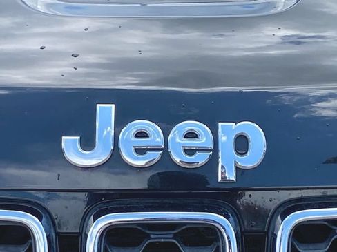 Used 2020 Jeep Grand Cherokee Laredo RWD image 29