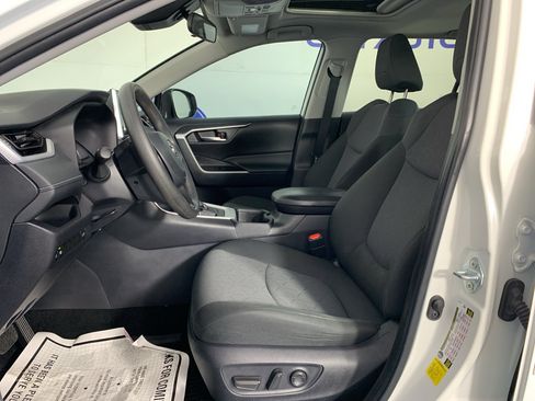 Used 2024 Toyota RAV4 XLE w/ Convenience Package FWD image 15
