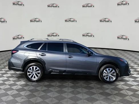Used 2023 Subaru Outback Premium image 4