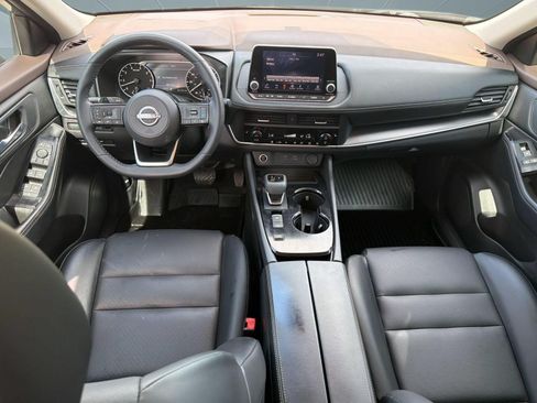 Used 2023 Nissan Rogue SV w/ SV Premium B Package FWD image 16