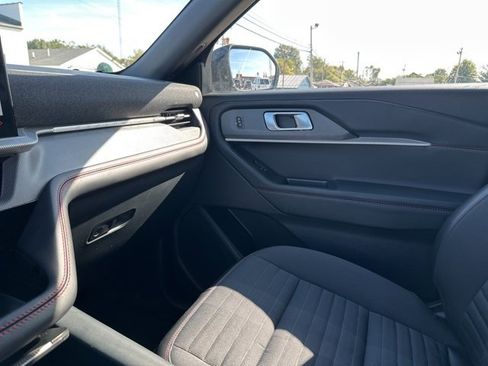 Used 2025 Ford Explorer ST-Line w/ ST-Line Street Pack image 43