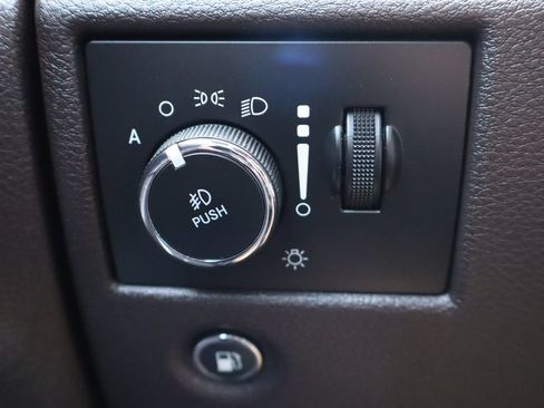 Used 2018 Jeep Grand Cherokee Overland AWD/4WD image 29