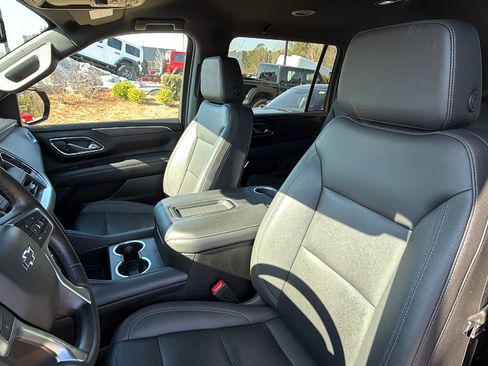 Used 2023 Chevrolet Suburban Z71 image 17