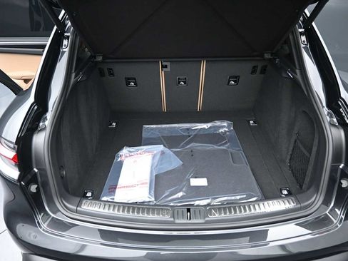 New 2026 Porsche Macan AWD/4WD image 19