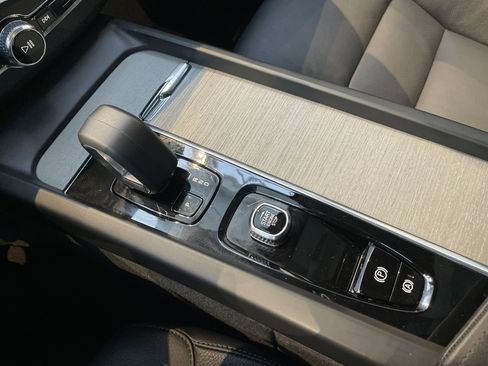 Used 2025 Volvo XC60 B5 Plus image 32