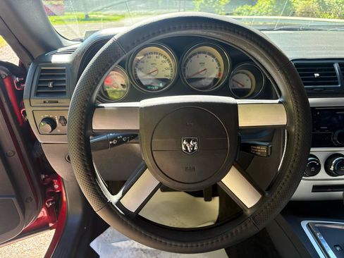 Used 2010 Dodge Challenger SE RWD image 21