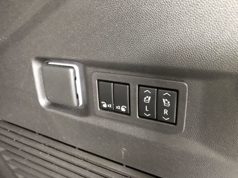 Used 2024 Chevrolet Tahoe High Country image 30