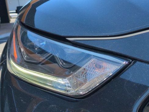 Used 2021 Toyota Highlander XSE FWD image 10