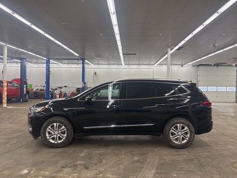 Used 2021 Buick Enclave Essence image 4