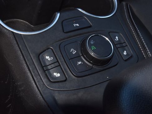 Used 2022 GMC Terrain SLT w/ Infotainment Package II image 30