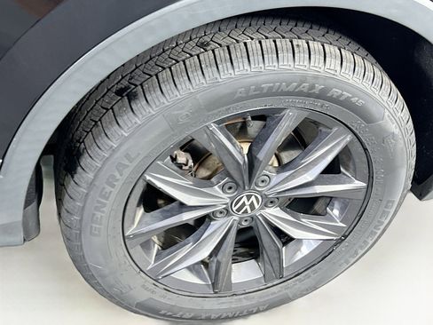 Used 2022 Volkswagen Tiguan SE image 26