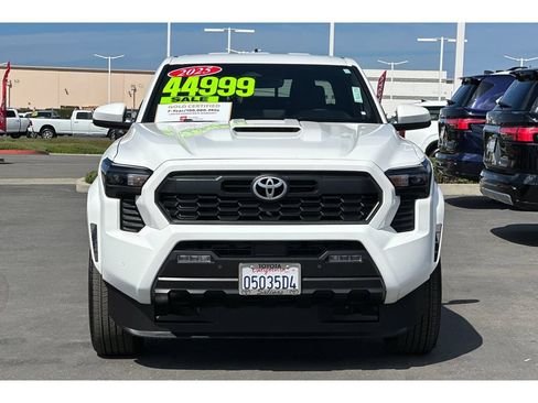 Used 2025 Toyota Tacoma TRD Sport w/ TRD Sport Upgrade Package AWD/4WD image 9