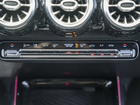 Used 2021 Mercedes-Benz GLB 250 4MATIC image 24