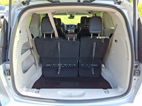 Used 2023 Chrysler Pacifica Touring-L FWD image 29
