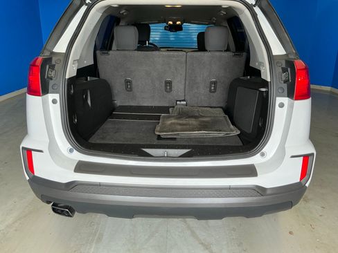 Used 2017 GMC Terrain SLE FWD image 24