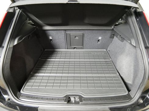 Used 2021 Volvo XC40 T5 Momentum image 18