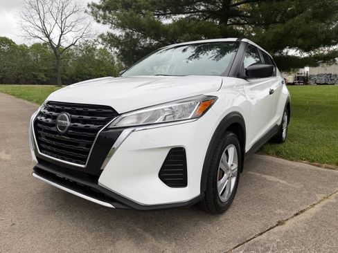 Used 2021 Nissan Kicks S image 1