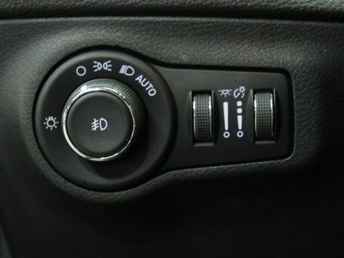 Used 2018 Jeep Compass Limited AWD/4WD image 9