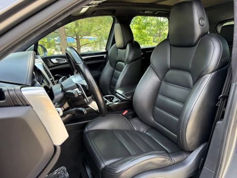 Used 2016 Porsche Cayenne Turbo AWD/4WD image 35