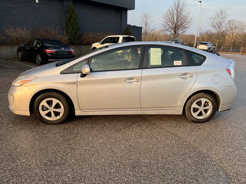 Used 2014 Toyota Prius Two image 4