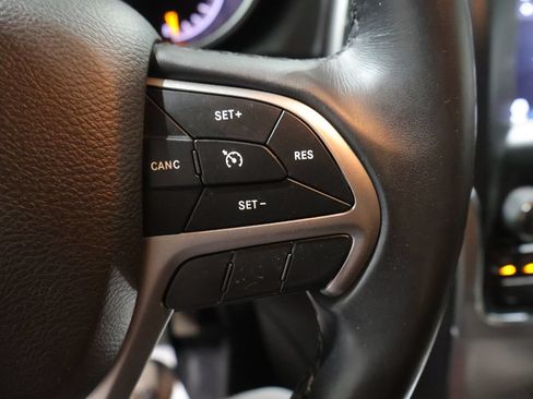 Used 2019 Jeep Grand Cherokee Laredo AWD/4WD image 36