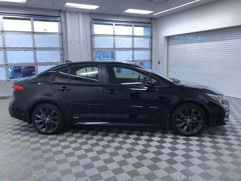 Certified 2025 Toyota Corolla SE image 28