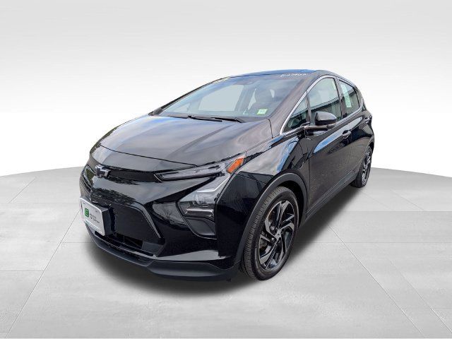Used 2023 Chevrolet Bolt LT w/ Infotainment Package FWD image 3