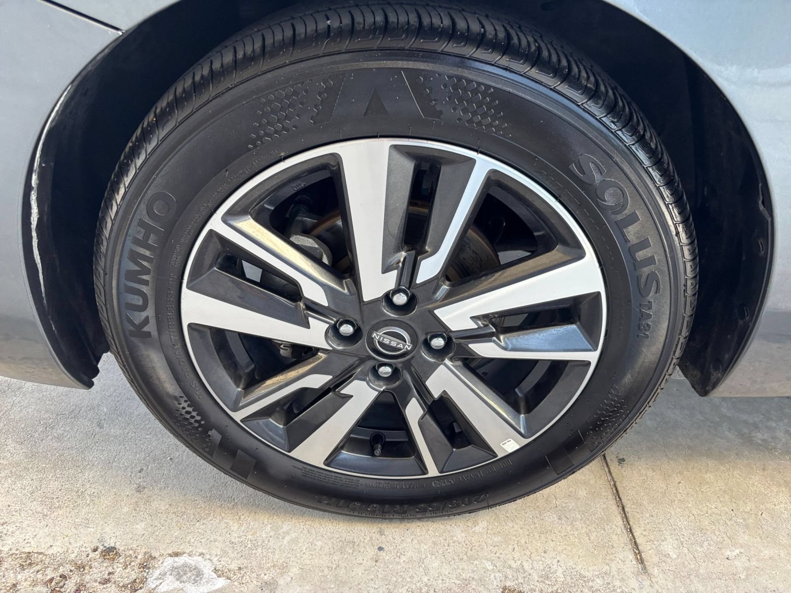 Used 2025 Nissan Versa SV FWD image 28