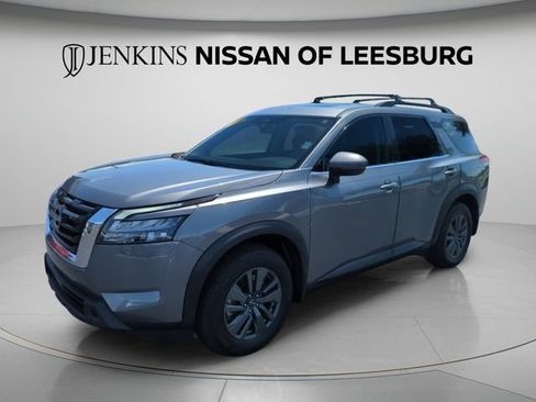 Certified 2024 Nissan Pathfinder SV w/ SV Premium Package FWD image 14