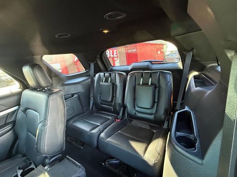 Used 2016 Ford Explorer XLT w/ Equipment Group 202A image 18