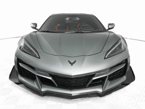 Used 2023 Chevrolet Corvette Z06 w/ Z07 Performance Package image 2