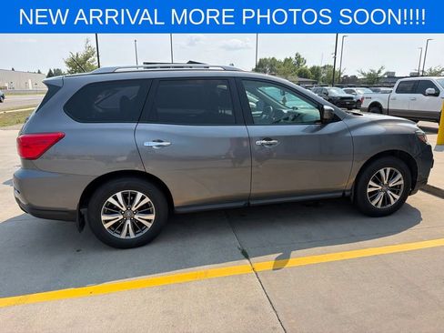 Used 2017 Nissan Pathfinder SL AWD/4WD image 9