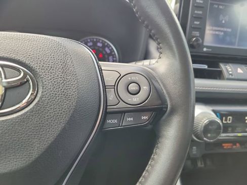 Used 2021 Toyota RAV4 XLE Premium image 16