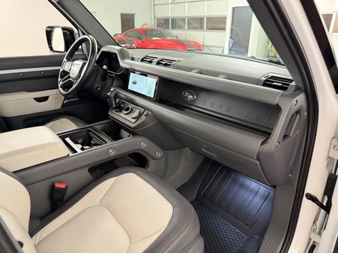 Used 2024 Land Rover Defender 110 X-Dynamic SE AWD/4WD image 45