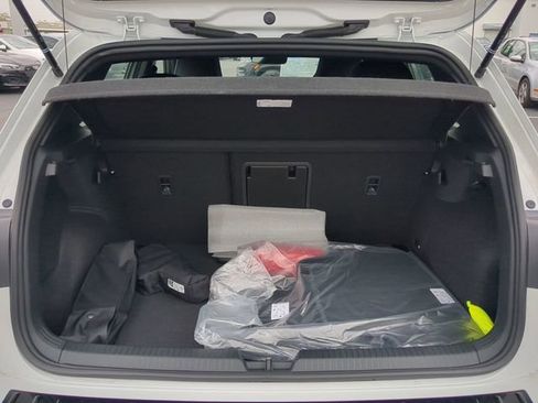 New 2026 Volkswagen Golf image 9