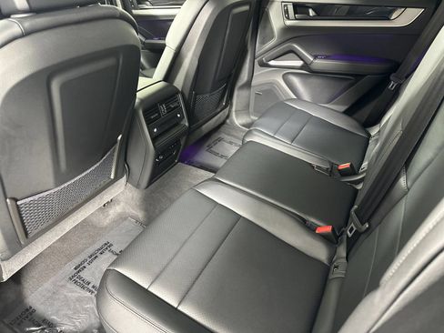 Certified 2025 Porsche Cayenne AWD/4WD image 14