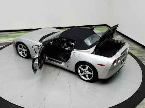Used 2007 Chevrolet Corvette Convertible w/ Preferred Equipment Group RWD image 32