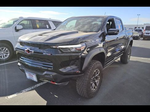 Used 2024 Chevrolet Colorado ZR2 w/ ZR2 Convenience Package III AWD/4WD image 3