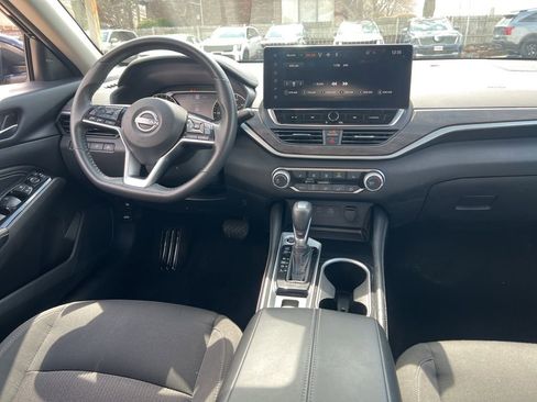 Used 2023 Nissan Altima 2.5 SV w/ SV Premium Package image 18